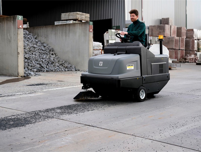 Floor cleaning equipment - sweepers